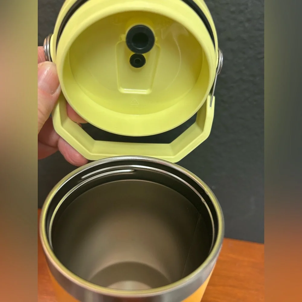 LTD edition Stanley Ice Flow Flip Straw Tumbler 30oz in Marigold - Picture 8 of 9